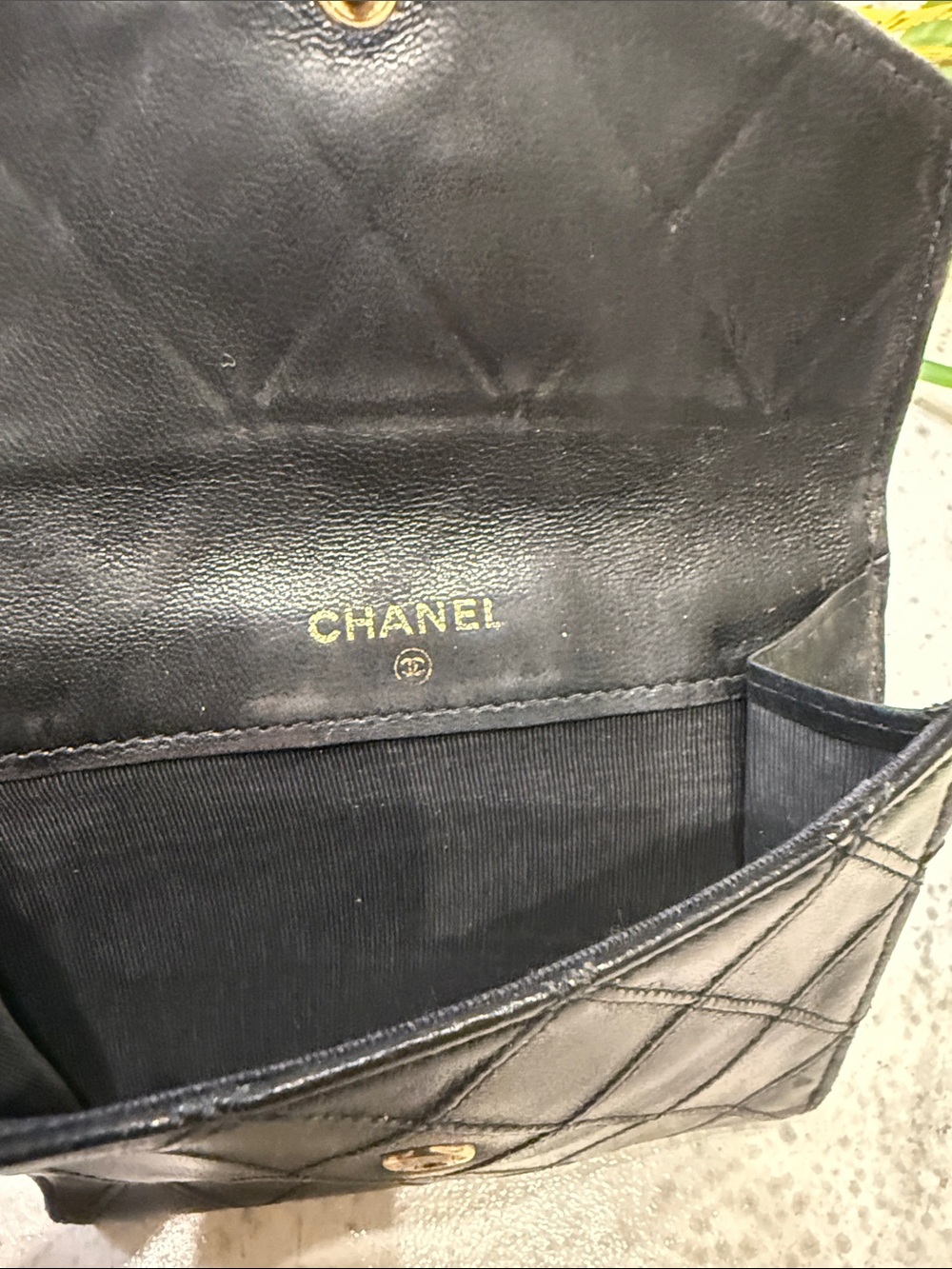 CHANEL Black Quilted Leather Compact Wallet with CC Turnlock - Picture 5 of 10